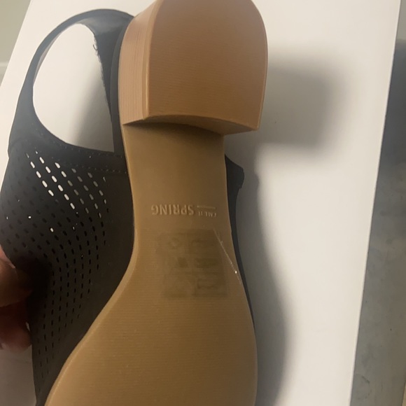 Sandals - Picture 3 of 4